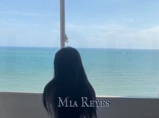 Mia_Reyes