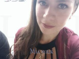 Mia_milk